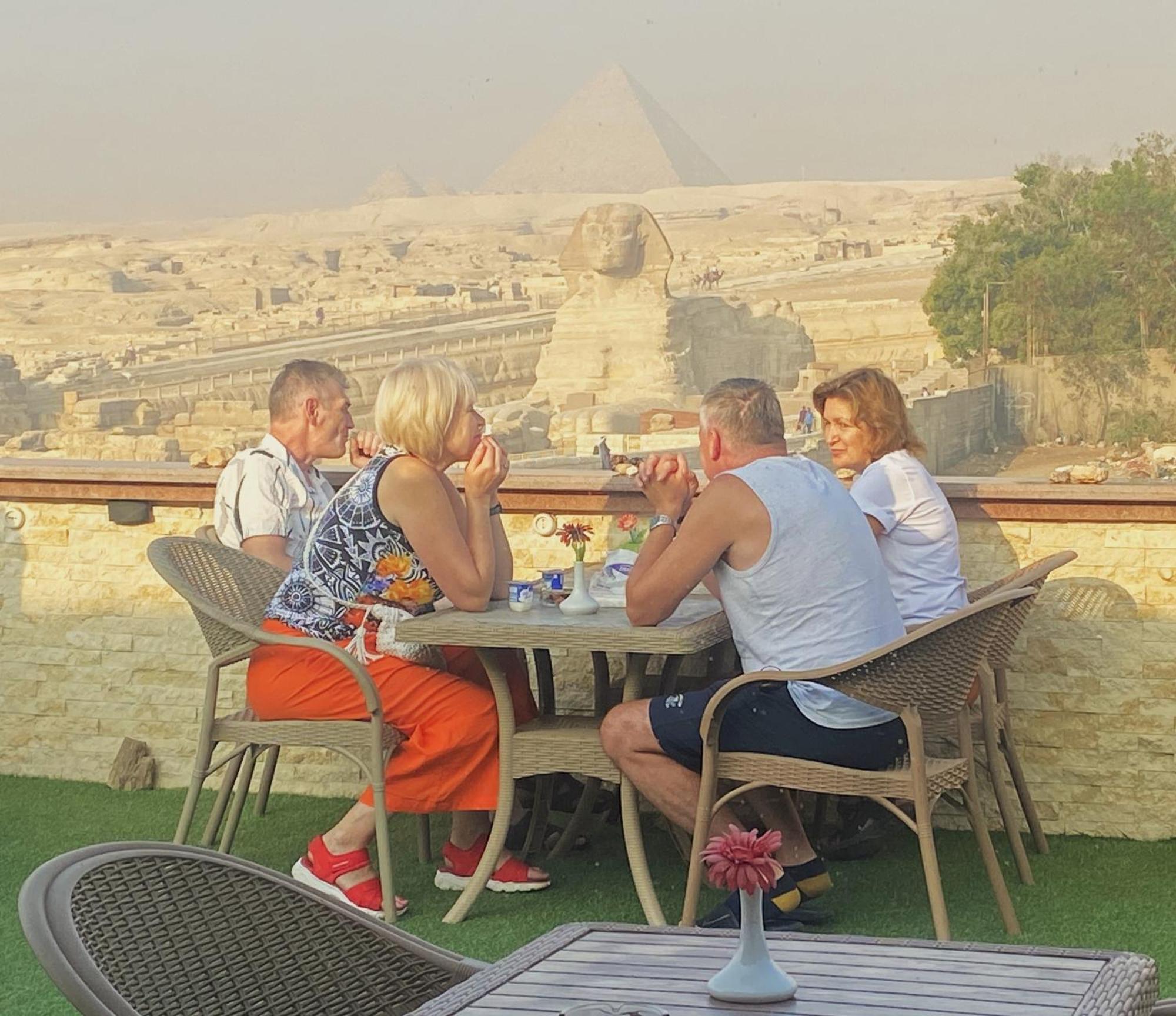 Seven Pyramids View Inn Кайро Екстериор снимка