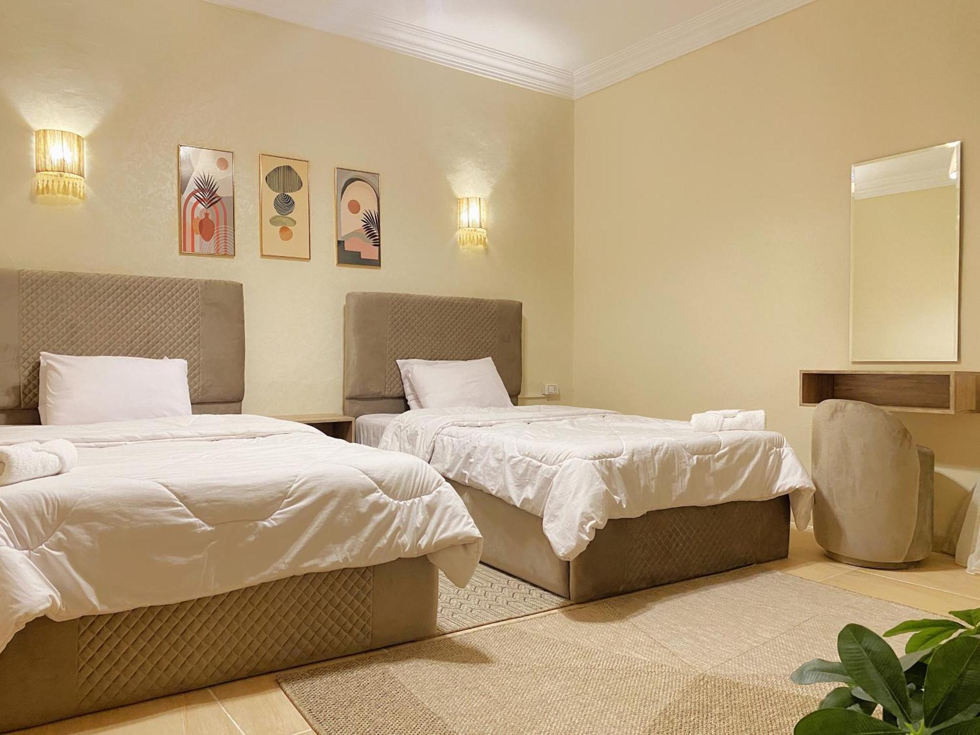 Seven Pyramids View Inn Кайро Стая снимка