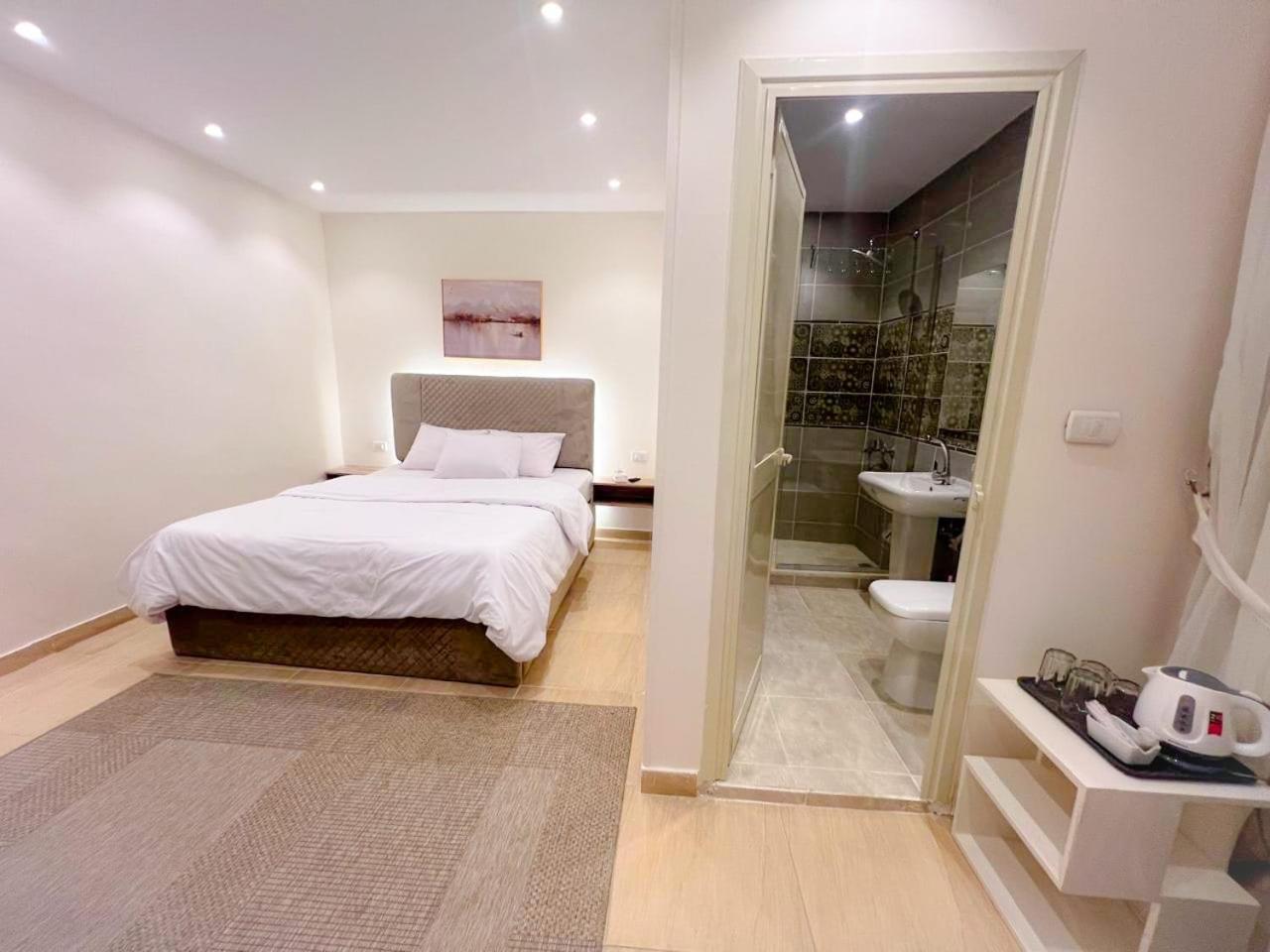Seven Pyramids View Inn Кайро Екстериор снимка