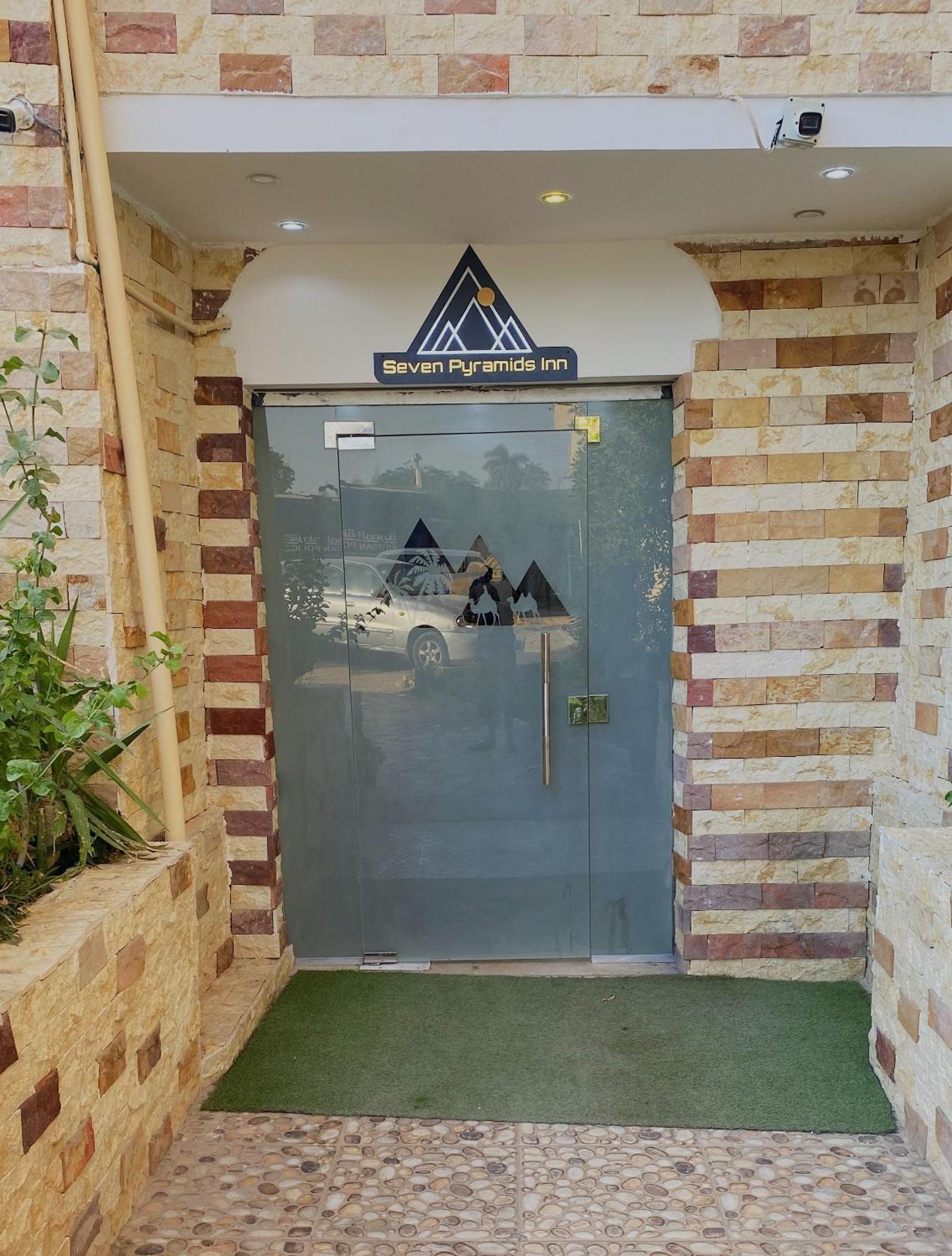 Seven Pyramids View Inn Кайро Екстериор снимка